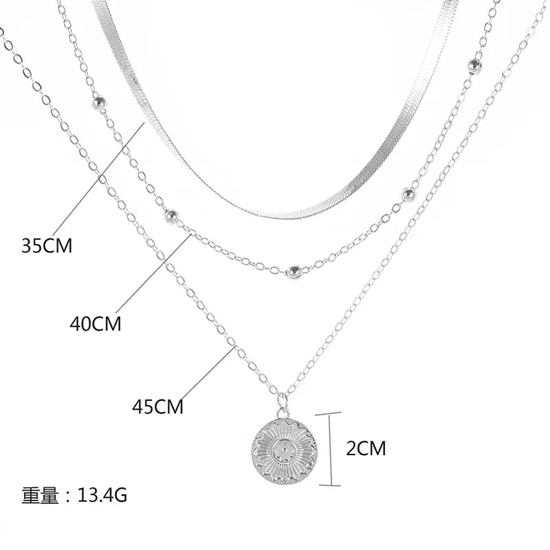 Colar Feminino em Prata 925 – 3 Camadas com Corrente Snake e Pingentes Redondos | Joia Elegante para Festa e Casamento