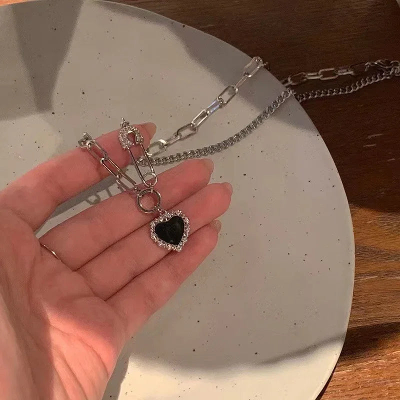 Colar Feminino em Prata 925 – 3 Camadas com Corrente Snake e Pingentes Redondos | Joia Elegante para Festa e Casamento