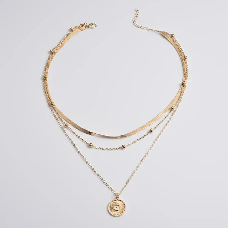 Colar Feminino em Prata 925 – 3 Camadas com Corrente Snake e Pingentes Redondos | Joia Elegante para Festa e Casamento