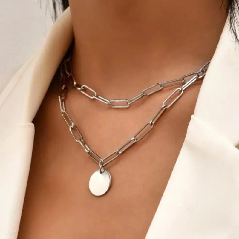 Colar Feminino em Prata 925 – 3 Camadas com Corrente Snake e Pingentes Redondos | Joia Elegante para Festa e Casamento